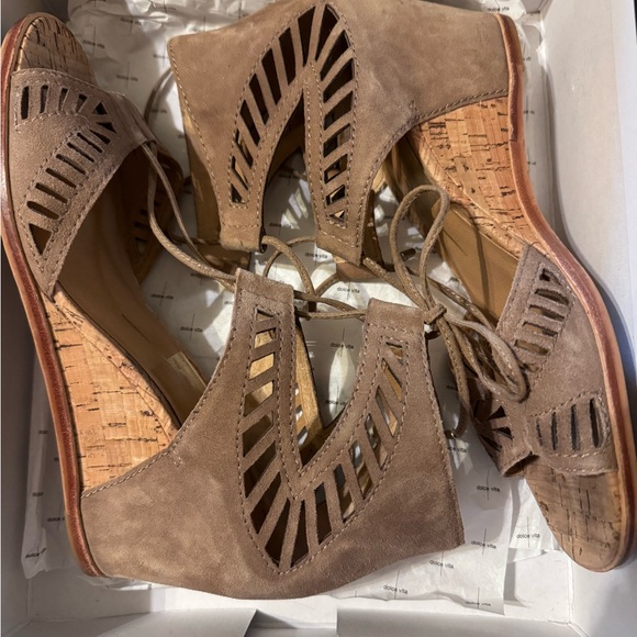 Dolce Vita Almond Suede Linsey Wedge sandals - Picture 4 of 6